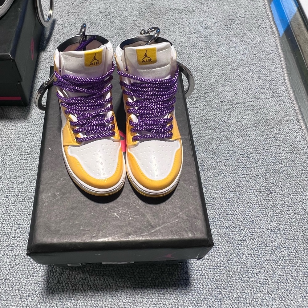 Mini shoe keychain